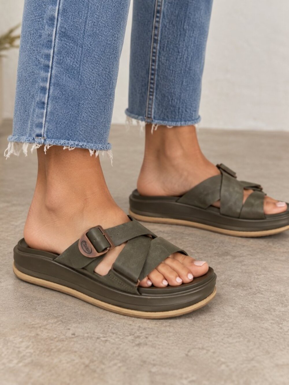 Chaco Townes Midform Slide Leather Sandals Olive Green Size 8 JCH109486